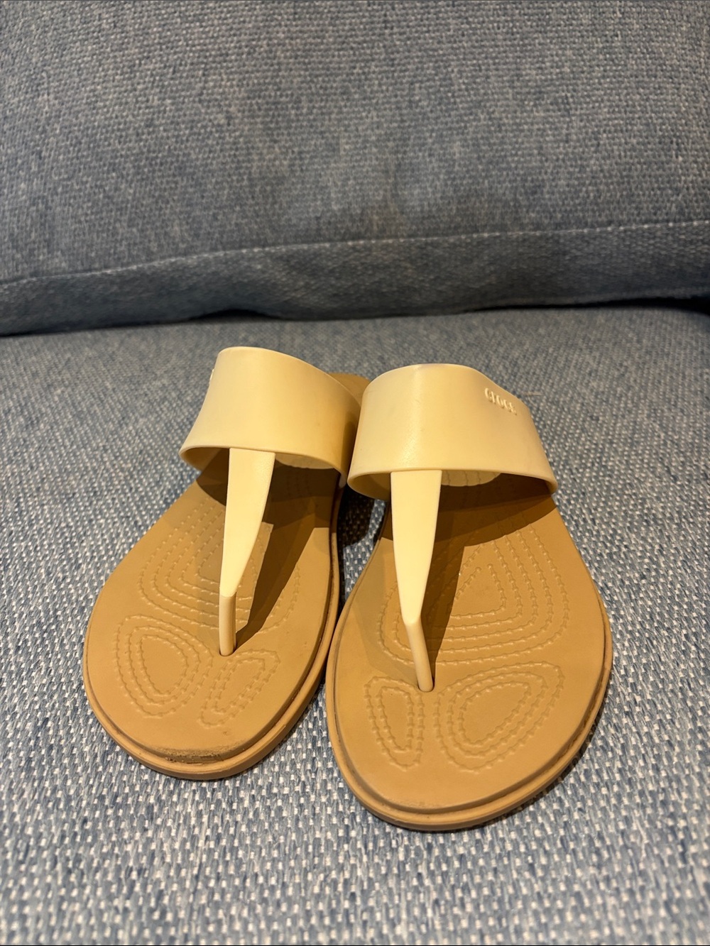 Crocs tulip flip flops! Women’s 6 - Picture 3 of 7